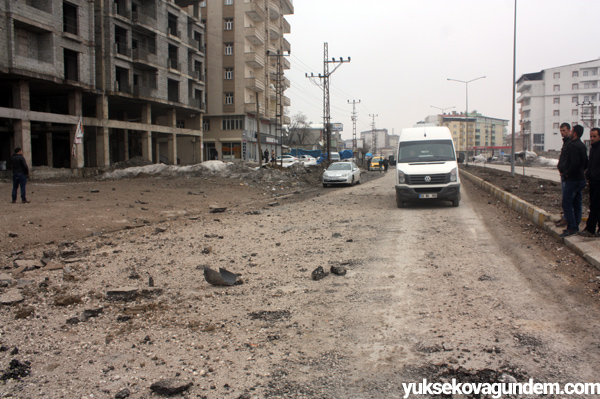 Yüksekova'da zırhlı aracın geçişi sırasında patlama 20