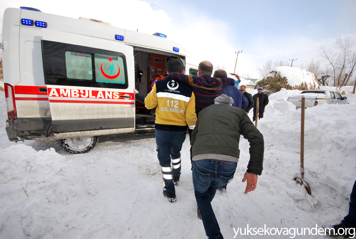 Yüksekova'da 3 saat süren hasta kurtarma operasyonu 28