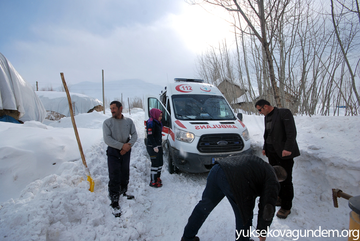 Yüksekova'da 3 saat süren hasta kurtarma operasyonu 30