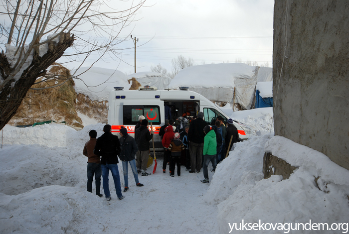 Yüksekova'da 3 saat süren hasta kurtarma operasyonu 44