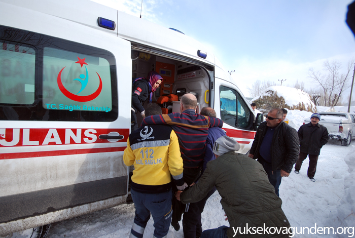 Yüksekova'da 3 saat süren hasta kurtarma operasyonu 46