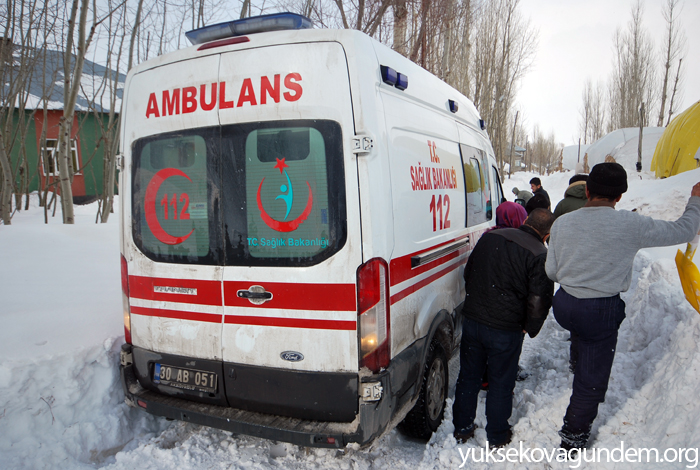 Yüksekova'da 3 saat süren hasta kurtarma operasyonu 7