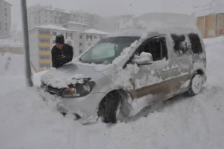 Yüksekova kara gömüldü 5