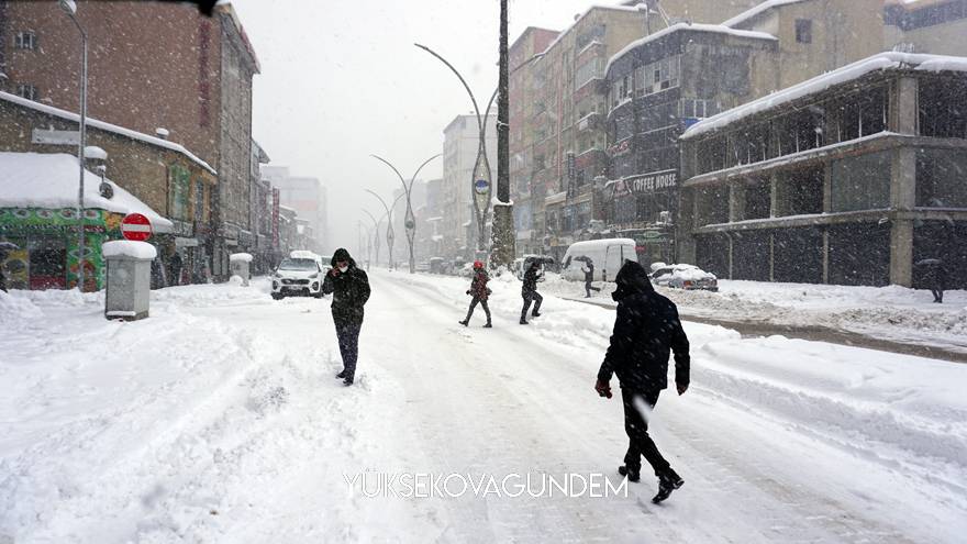 Yüksekova’da yoğun kar yağışı 10