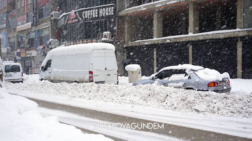 Yüksekova’da yoğun kar yağışı 11