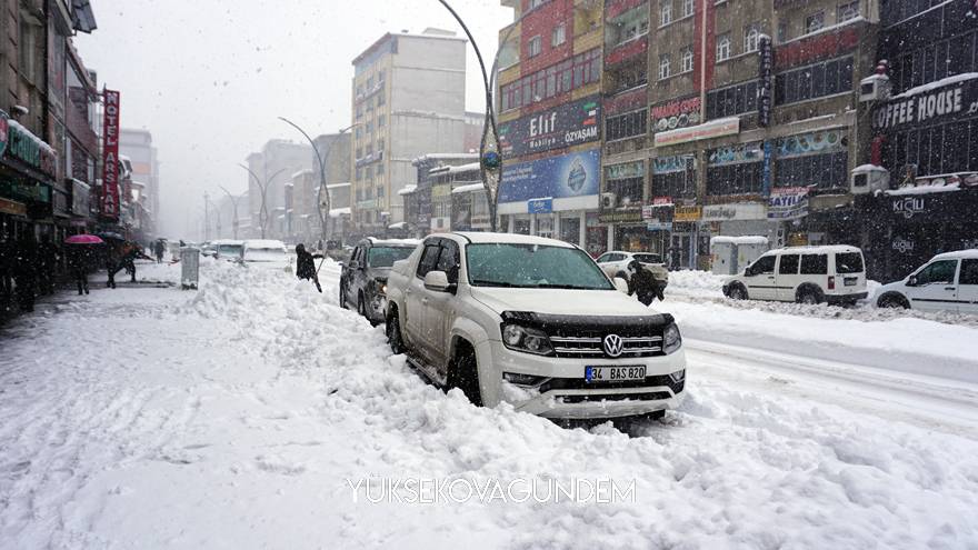 Yüksekova’da yoğun kar yağışı 12