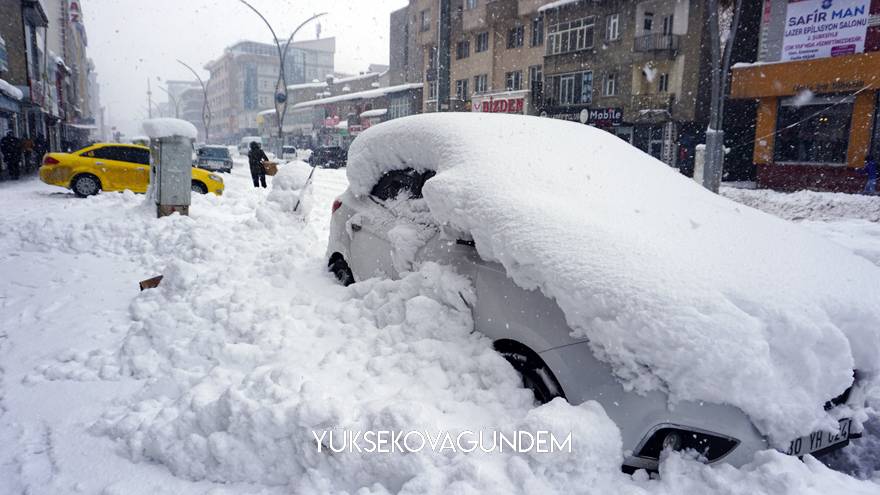 Yüksekova’da yoğun kar yağışı 15