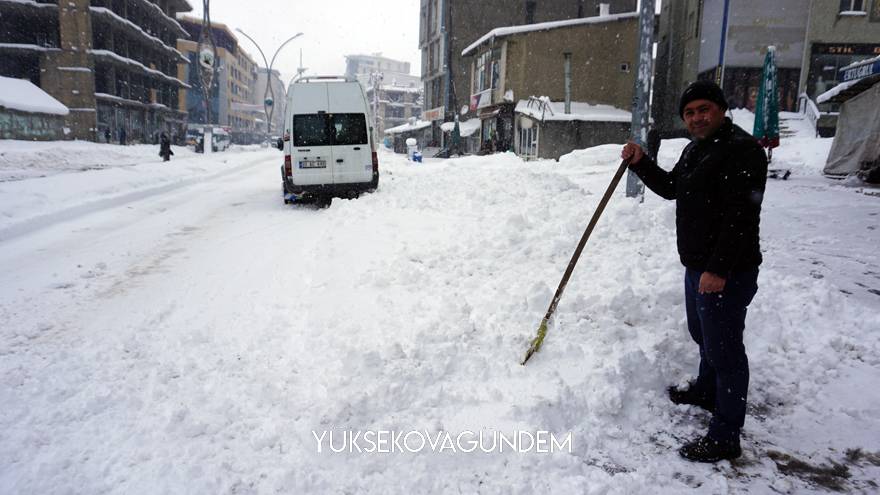 Yüksekova’da yoğun kar yağışı 17