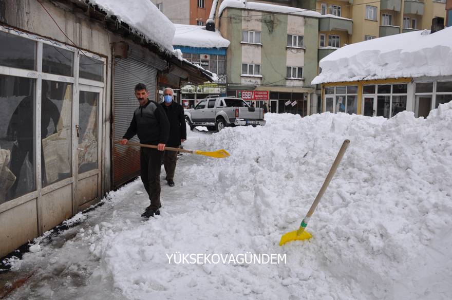 Yüksekova'da hayat durma noktasına geldi 10