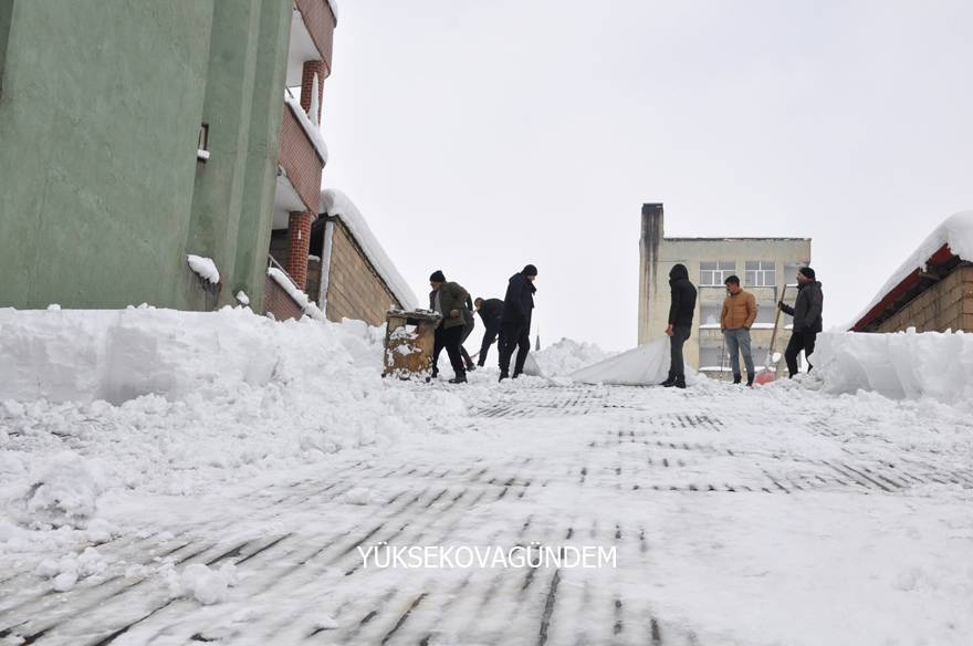 Yüksekova'da hayat durma noktasına geldi 14