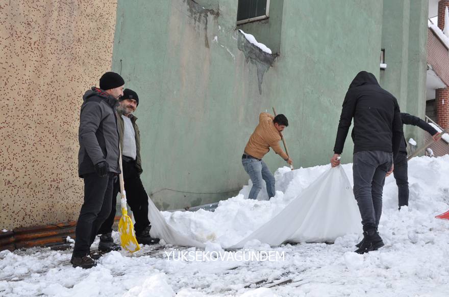 Yüksekova'da hayat durma noktasına geldi 16