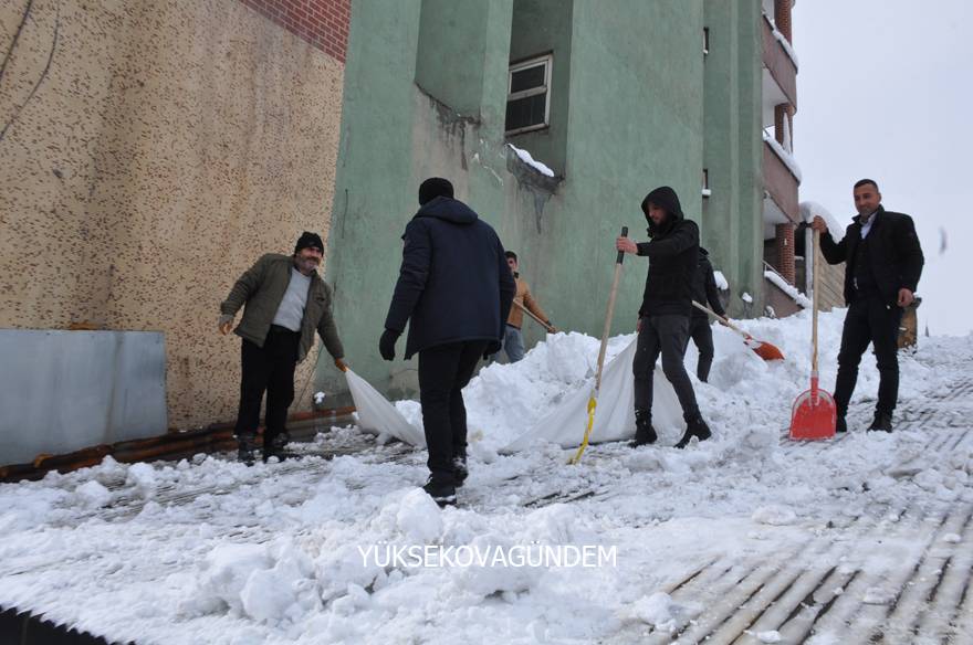 Yüksekova'da hayat durma noktasına geldi 18