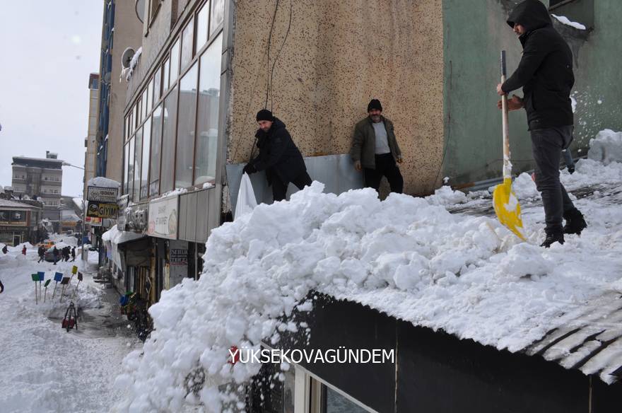 Yüksekova'da hayat durma noktasına geldi 20