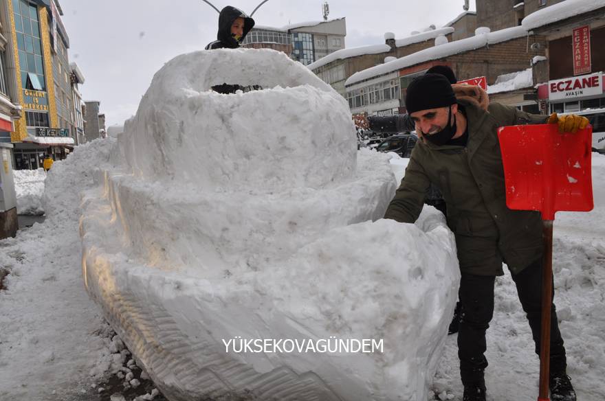 Yüksekova'da hayat durma noktasına geldi 26