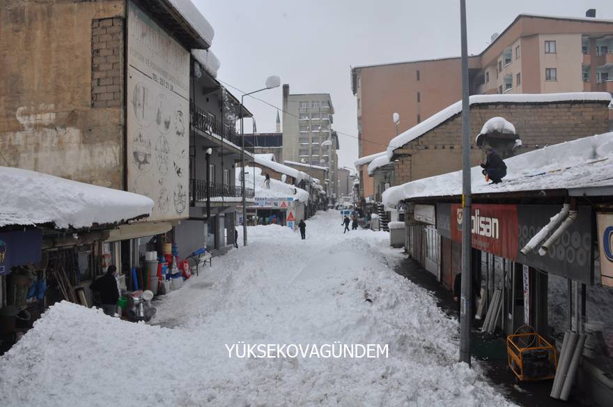 Yüksekova'da hayat durma noktasına geldi 4