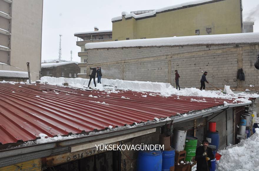 Yüksekova'da hayat durma noktasına geldi 5