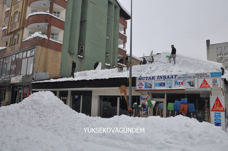 Yüksekova'da hayat durma noktasına geldi 7