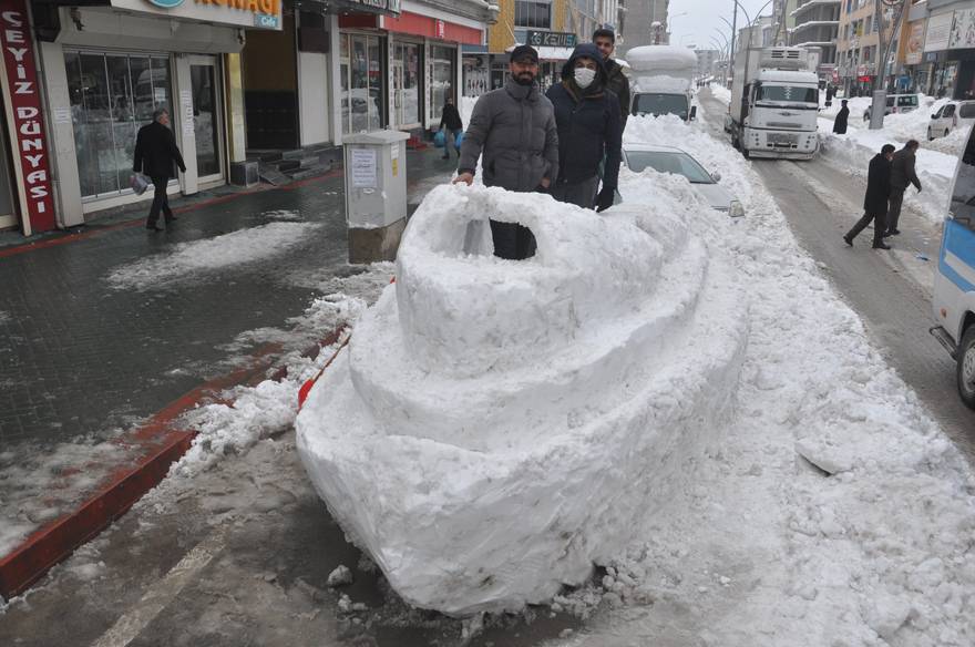 Yüksekova’da kardan gemi yoğun ilgi görüyor 10