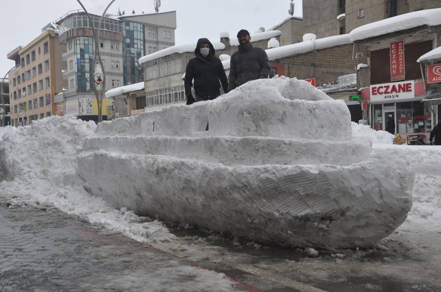 Yüksekova’da kardan gemi yoğun ilgi görüyor 5