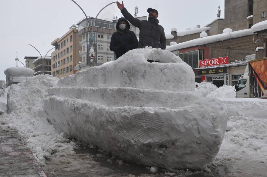 Yüksekova’da kardan gemi yoğun ilgi görüyor 6