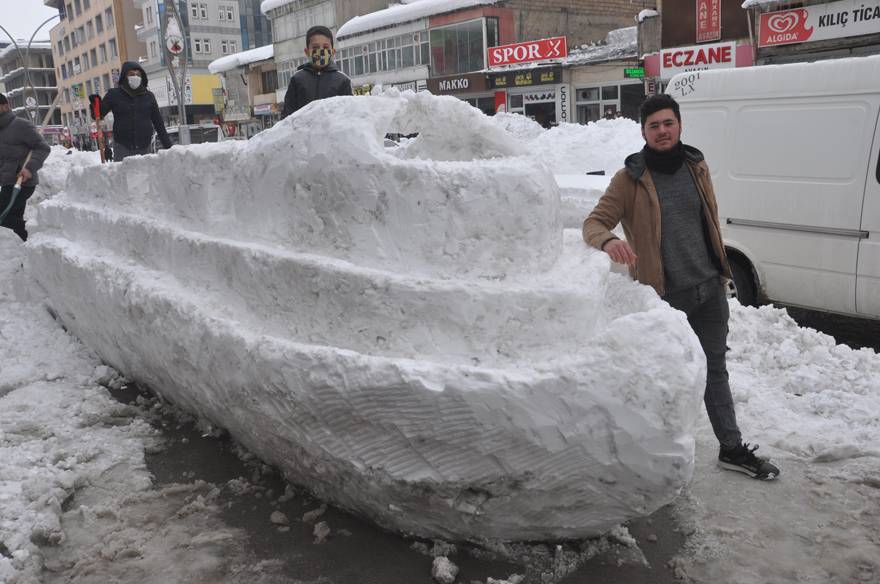 Yüksekova’da kardan gemi yoğun ilgi görüyor 8