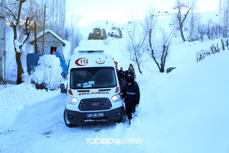 Yüksekova'da dağda mahsur kalan vatandaş 4 saat sonra kurtarıldı 18