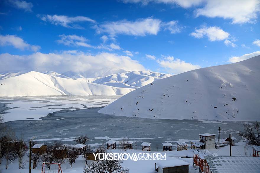 Yüksekova Dilimli Barajı tamamen dondu 4