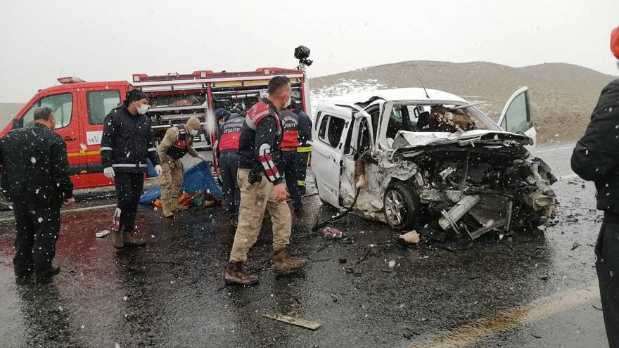 Van-Başkale karayolunda kaza: 3 ölü, 7 yaralı 11