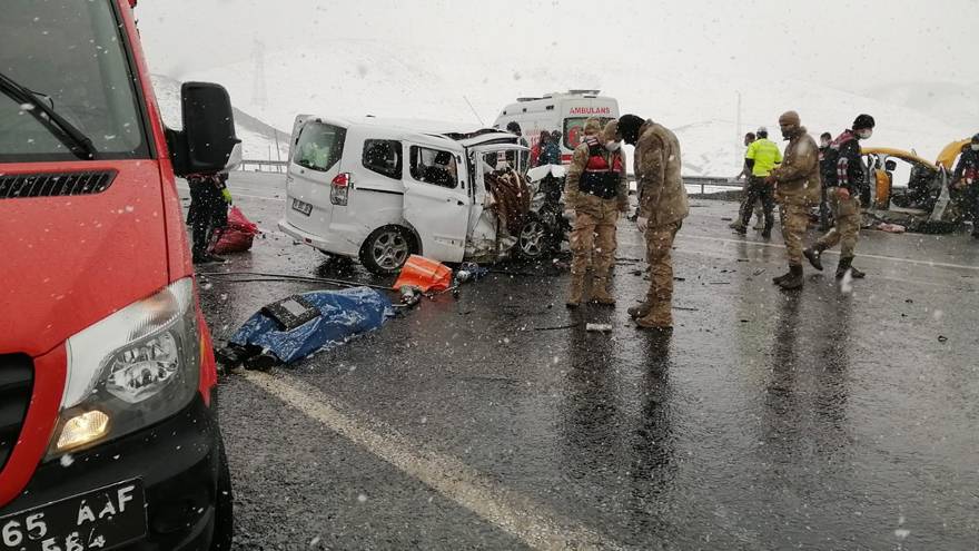 Van-Başkale karayolunda kaza: 3 ölü, 7 yaralı 3