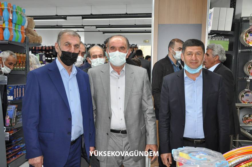 Yüksekova’da ‘Nişan Center AVM’ hizmete açıldı 12