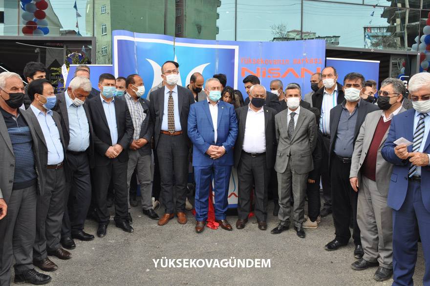 Yüksekova’da ‘Nişan Center AVM’ hizmete açıldı 18