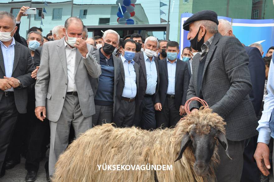 Yüksekova’da ‘Nişan Center AVM’ hizmete açıldı 19