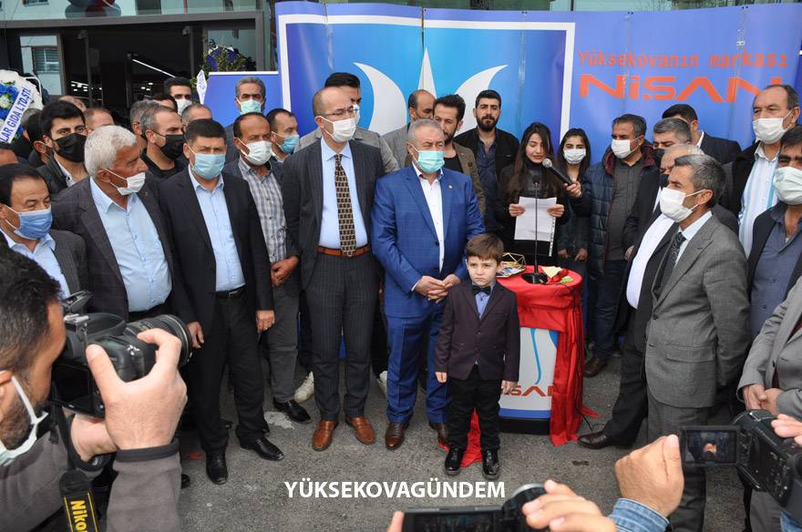 Yüksekova’da ‘Nişan Center AVM’ hizmete açıldı 20