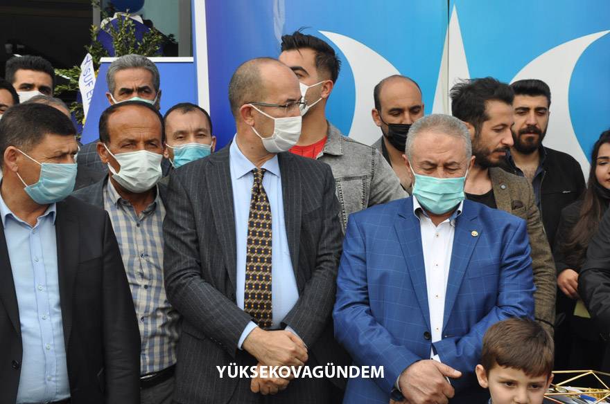 Yüksekova’da ‘Nişan Center AVM’ hizmete açıldı 22