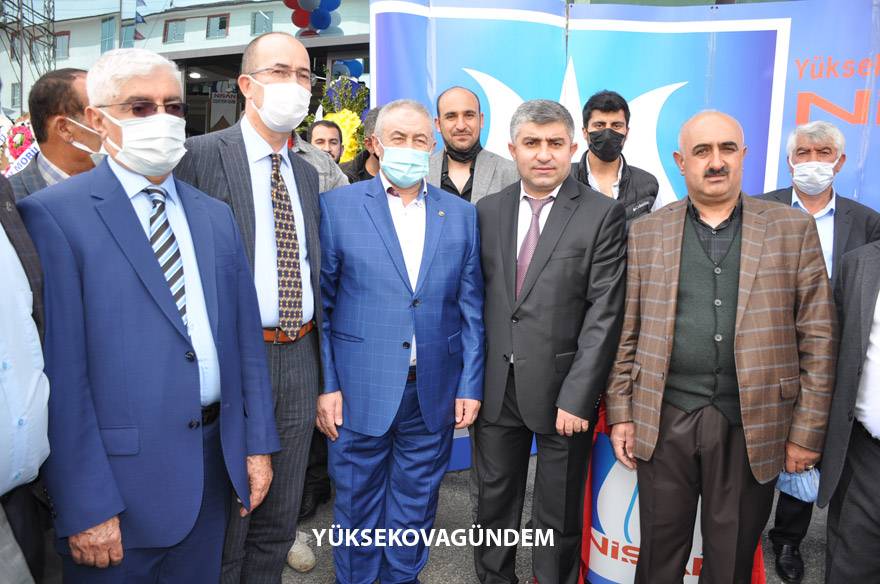 Yüksekova’da ‘Nişan Center AVM’ hizmete açıldı 24