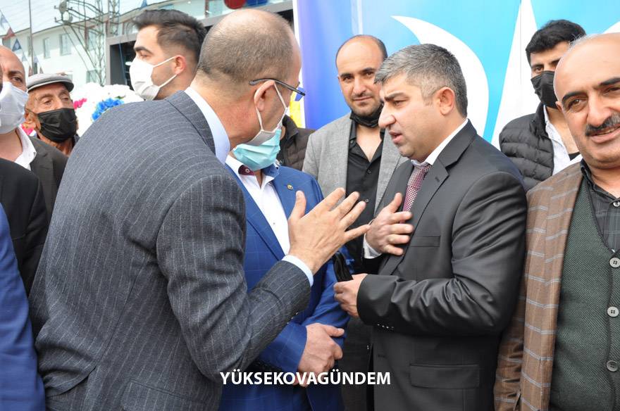 Yüksekova’da ‘Nişan Center AVM’ hizmete açıldı 25