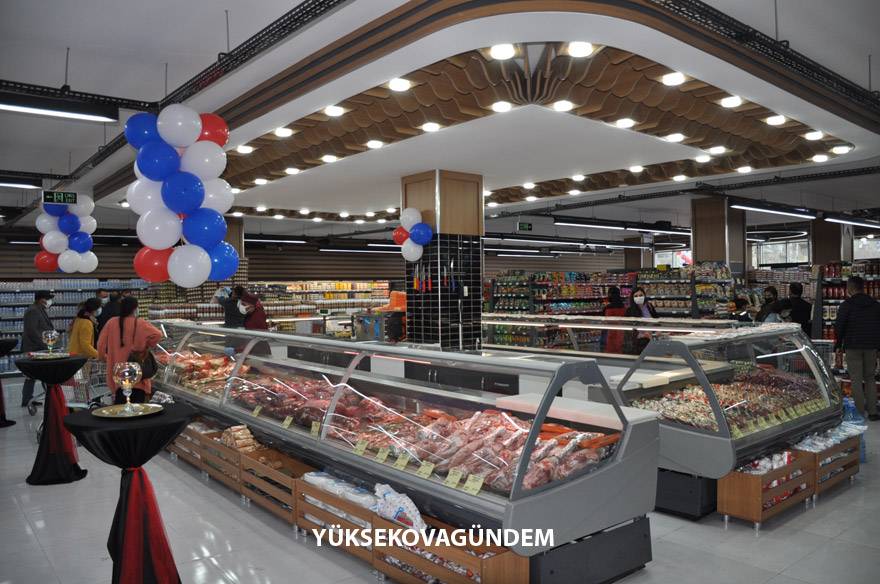 Yüksekova’da ‘Nişan Center AVM’ hizmete açıldı 4