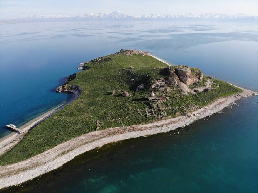 Van Gölü'nün el değmemiş güzelliği 'Çarpanak Adası' 11