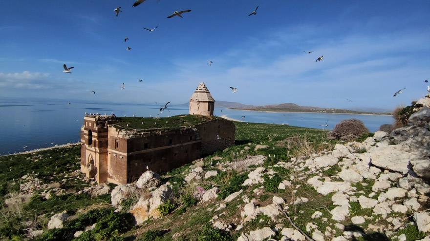 Van Gölü'nün el değmemiş güzelliği 'Çarpanak Adası' 3