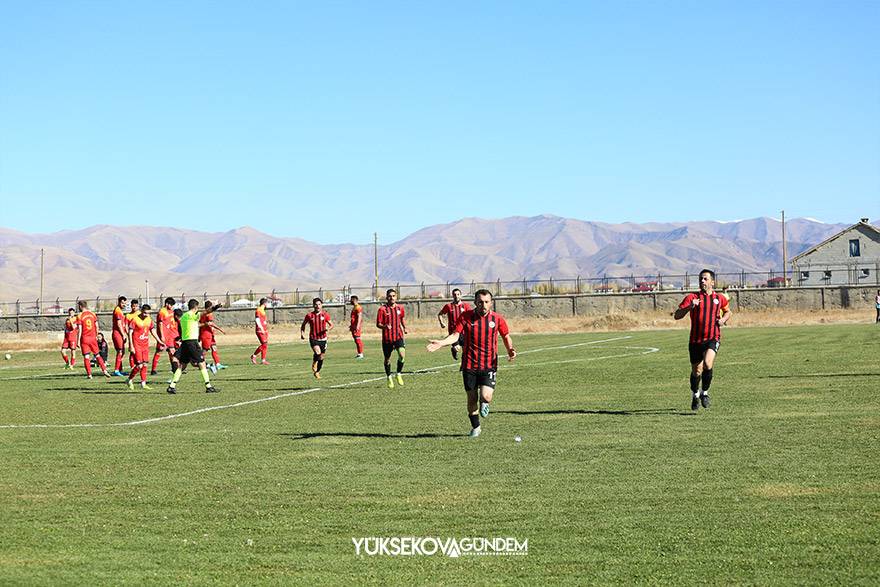 Yüksekova Belediyespor sahasında 4-2 mağlup oldu 8