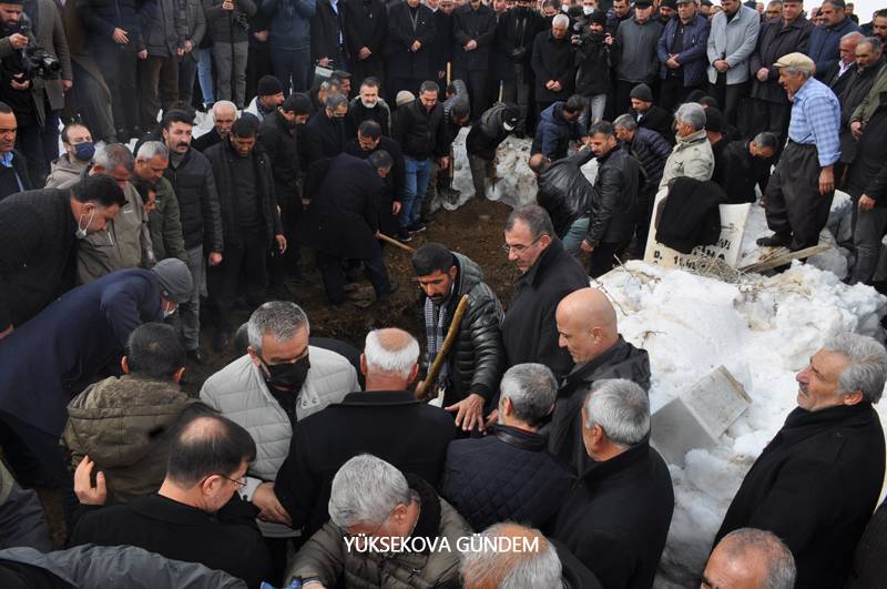 Pinyanişi Aşiret Lideri Osman Zeydan Toprağa verildi 10