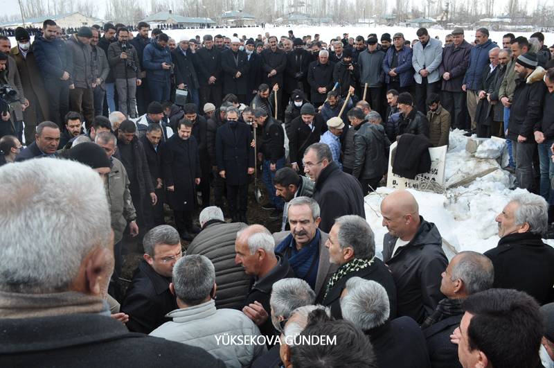 Pinyanişi Aşiret Lideri Osman Zeydan Toprağa verildi 9