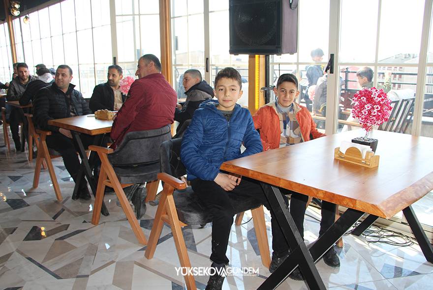 Yüksekova’da 'Opia Cafe' isimli işyeri hizmete açıldı 5