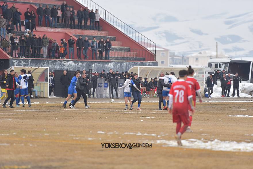 Yüksekova Belediyespor kadın futbol takımı şampiyon oldu 16