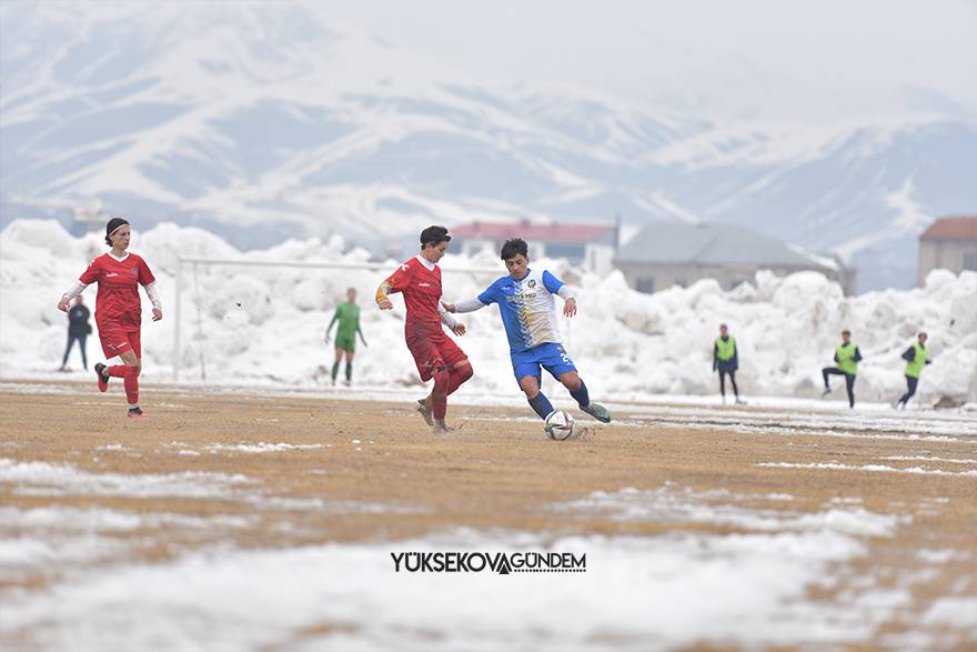 Yüksekova Belediyespor kadın futbol takımı şampiyon oldu 17