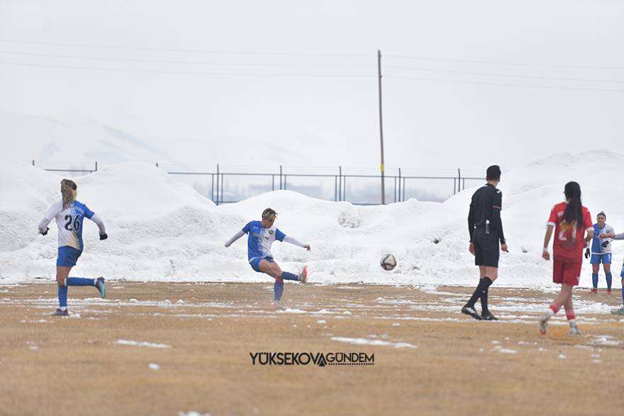 Yüksekova Belediyespor kadın futbol takımı şampiyon oldu 2