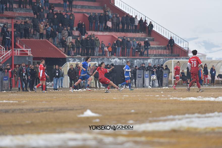 Yüksekova Belediyespor kadın futbol takımı şampiyon oldu 20