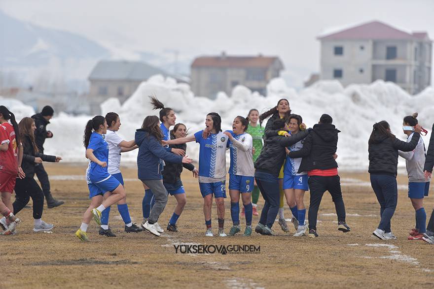 Yüksekova Belediyespor kadın futbol takımı şampiyon oldu 23