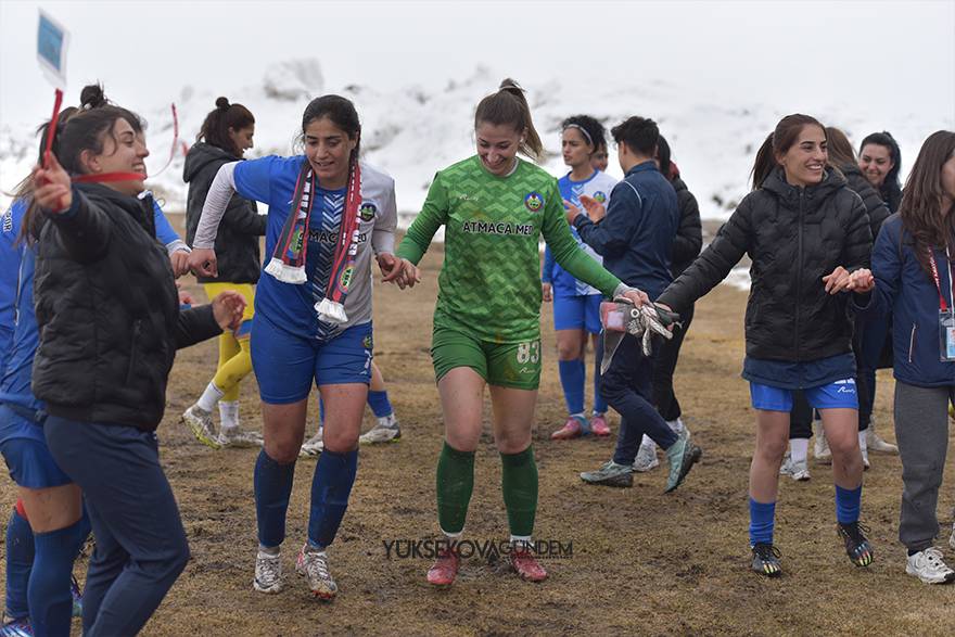 Yüksekova Belediyespor kadın futbol takımı şampiyon oldu 25