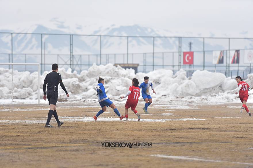 Yüksekova Belediyespor kadın futbol takımı şampiyon oldu 5